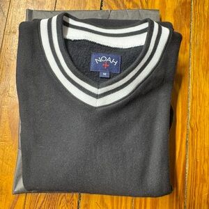 Noah Black V-Neck Sweatshirt Men’s Medium